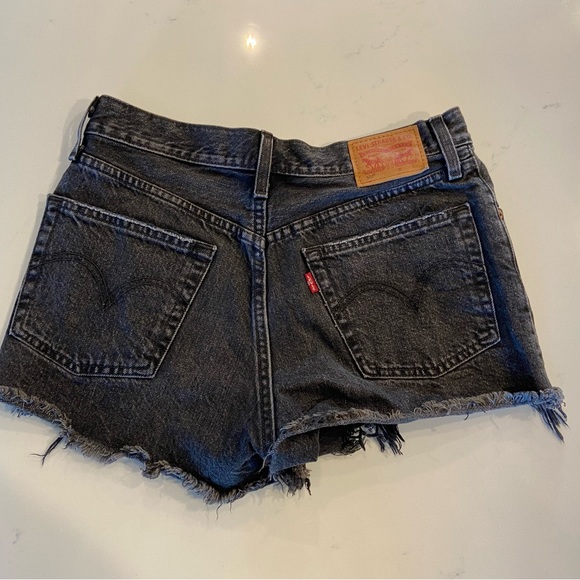 Levi Shorts 501 - Picture 2 of 5